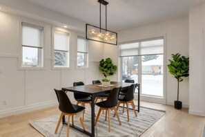 Dining - "Athena" 4 BR Near UofC and HWY (Calgary)