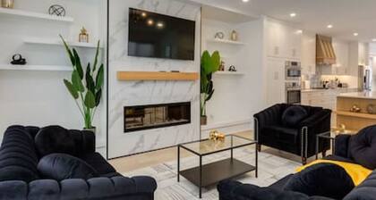Chic Retreat 4 BR Near UofC & HWY , Free Parking