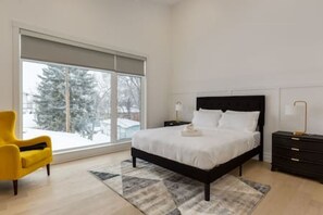 Room - "Athena" 4 BR Near UofC and HWY (Calgary)