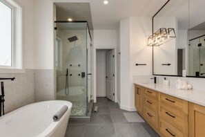 Bathroom - "Athena" 4 BR Near UofC and HWY (Calgary)