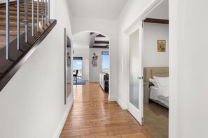WiFi - "Amantara" 5 BR Luxury Retreat | Bright & Serene (Calgary)