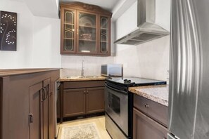 Microwave, oven, stovetop, dishwasher - "Adya" a Luxury Stay from Richfort Hospitality (Calgary)