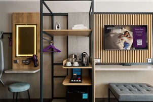 Habitación doble superior | Ropa de cama de alta calidad y escritorio