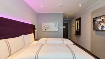 Standard-Doppelzimmer | Hochwertige Bettwaren, Schreibtisch, laptopgeeigneter Arbeitsplatz