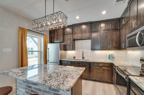 7 Mi to Afb: Modern 2-unit Combo in San Angelo