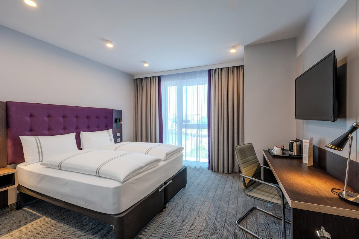 Phòng đôi, trang thiết bị hỗ trợ người có khó khăn khi di chuyển (Barrier Free Room) | Bộ đồ giường cao cấp, bàn ủi/dụng cụ ủi quần áo 