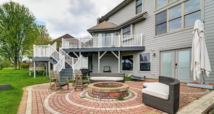 5 Mi to U of M! Bright Family Getaway w/ Patio