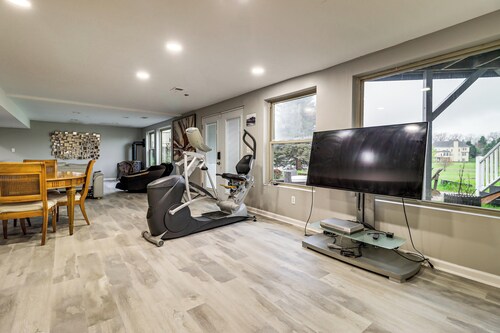 5 Mi to U of M! Bright Family Getaway w/ Patio