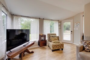 Interior - Historic Oregon Home: Walk to Parks & Dining! (Warrenton)