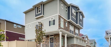 House (3 Bedrooms) | Front of property