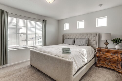 Spacious & Modern! New Home Near Gaylord Rockies