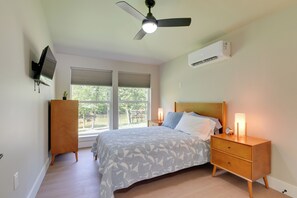 House (2 Bedrooms) | Interior - Lake Livingston Retreat w/ Dock & Waterfront View! (Pointblank)