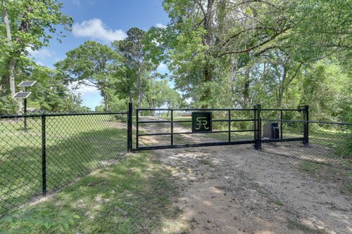 Angler's Escape on Lake Livingston w/ Private Dock