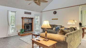 House (3 Bedrooms) | Interior