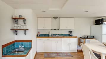 Apartment (0 Bedroom) | Interior