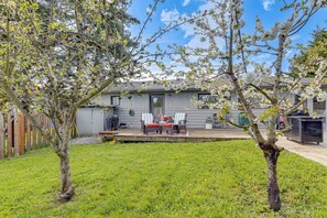 Apartment (0 Bedroom) | Interior - Walkable, Dog Friendly! Friday Harbor Stay w/ Deck (Friday Harbor)
