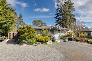 Apartment (0 Bedroom) | Interior - Walkable, Dog Friendly! Friday Harbor Stay w/ Deck (Friday Harbor)
