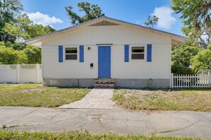 House (3 Bedrooms) | Front of property