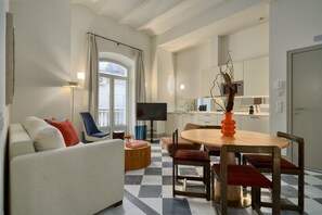 Interior - Spacious and elegant apartment for up to 6 guests in the historic heart of Seville, ideal for families and groups (Seville)