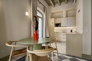 A compact kitchen with white cabinets, a microwave, and a sink. - Bright apartment with balcony in the heart of Seville (Seville)
