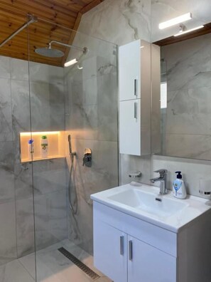 Habitació doble, 1 llit doble, vistes a la ciutat | Bany