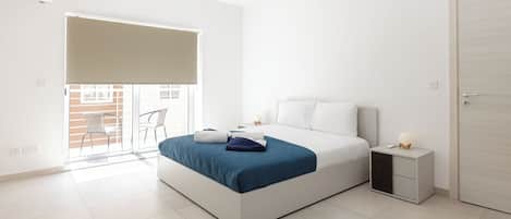 1 habitación, tabla de planchar con plancha, wifi gratis y ropa de cama