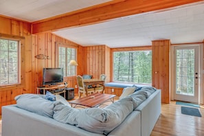 House (2 Bedrooms) | Interior - Blue Ribbon River Private Access! 18-acre Escape (Baldwin)