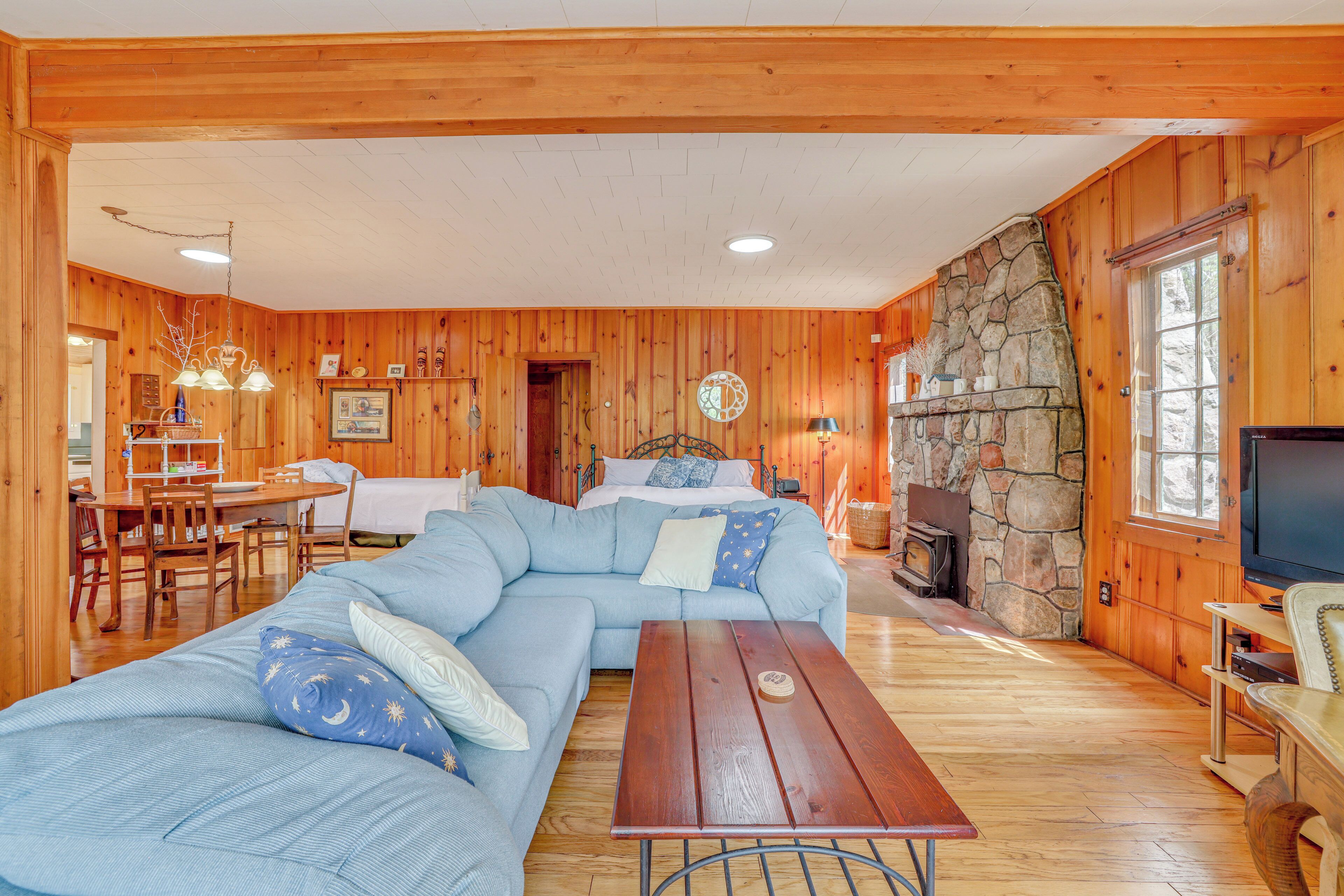 House (2 Bedrooms) | Interior