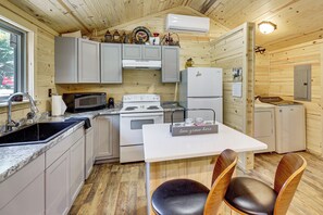 House (1 Bedroom) | Interior - Gateway to Ouachita National Forest! Cozy Cabin (Glenwood)