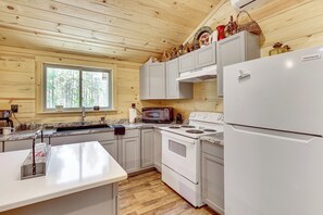 House (1 Bedroom) | Interior - Gateway to Ouachita National Forest! Cozy Cabin (Glenwood)