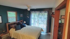 1 bedroom, bed sheets - Secluded Ozark Cottage, Huge Deck, 2 Min to Downtown Leslie (Leslie)