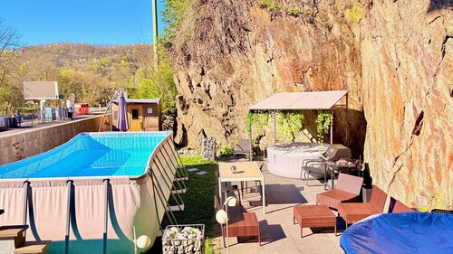 Ferienhaus 'Pool Whirlpool Sauna Gruppenhaus' mit Bergblick, Privatpool und WLAN