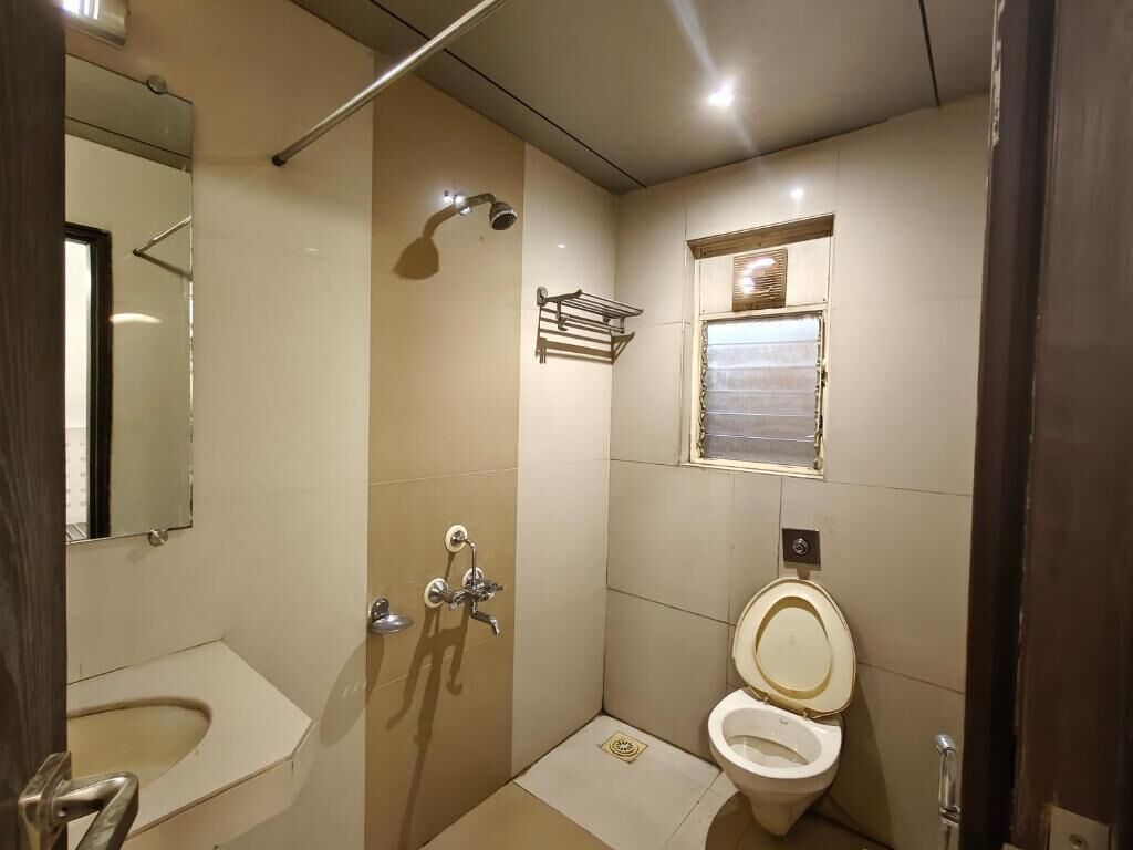 Shower, free toiletries, towels, soap