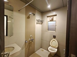 Shower, free toiletries, towels, soap - Hotel Sitara Residency (Navi Mumbai)