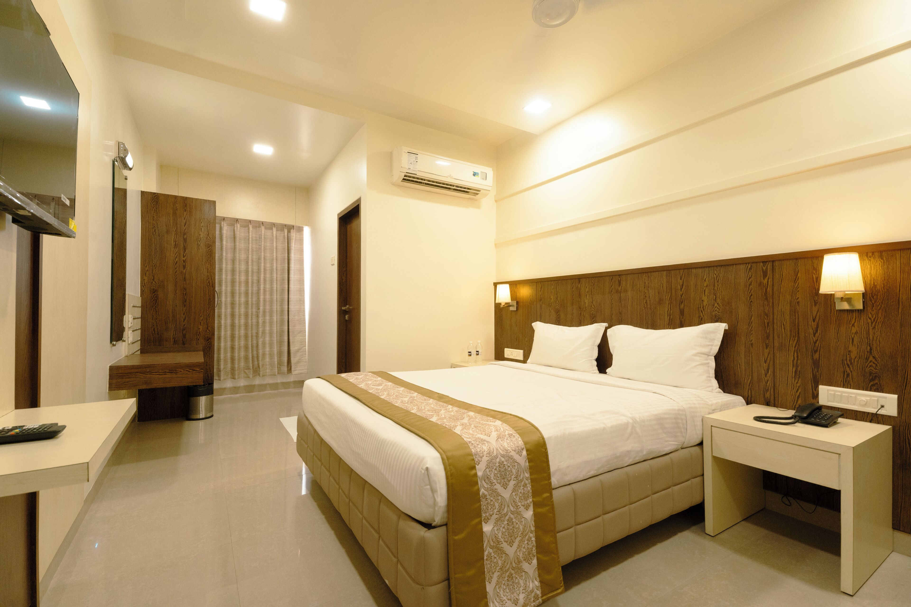 Deluxe Double Room, Air conditioning, City View | Laptop workspace, iron/ironing board, free WiFi