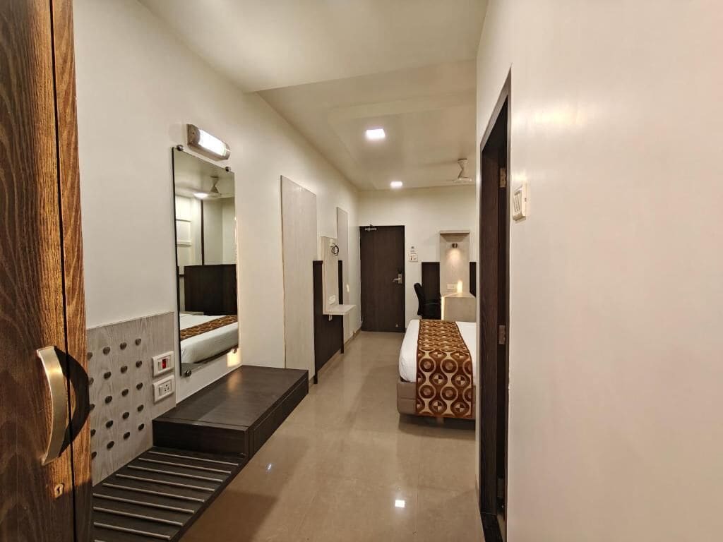 Deluxe Double Room, Air conditioning, City View | Laptop workspace, iron/ironing board, free WiFi