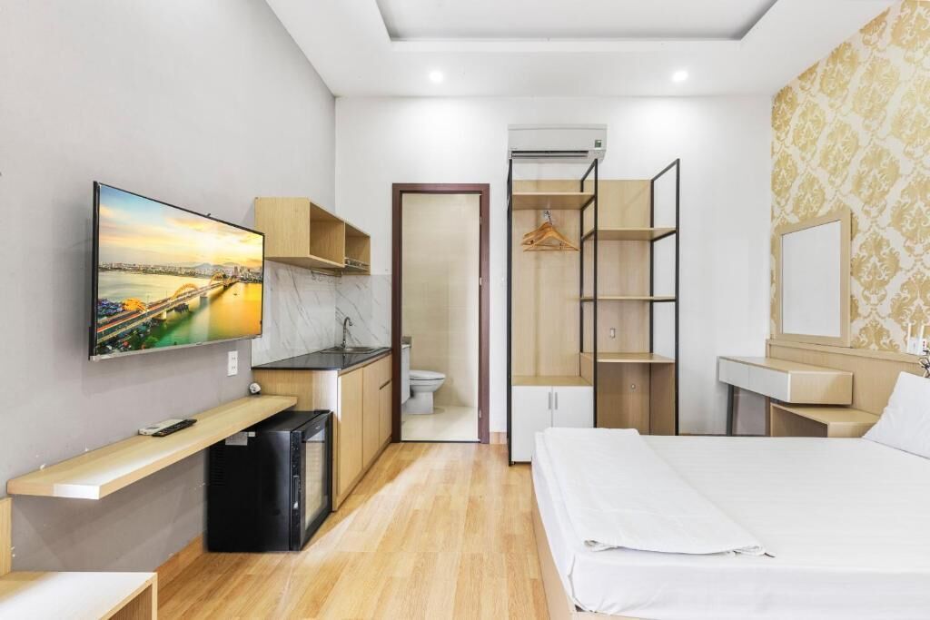Studio | Minibar, bàn, khu vực làm việc phù hợp cho laptop 