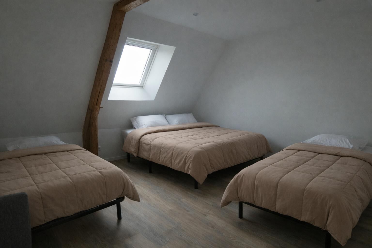 WiFi, bed sheets