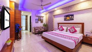 Deluxe Room | Desk, free WiFi