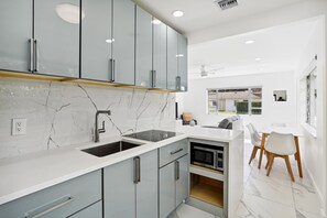 Fridge, microwave, oven, stovetop - Marina Row 1 Near Atlantic Ave (Delray Beach)