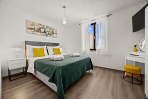 Bügeleisen/Bügelbrett, Reisekinderbett, kostenloses WLAN, Bettwäsche