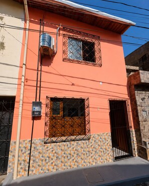 Exterior - Casa rosa - conforto com custo benefício (Belém)