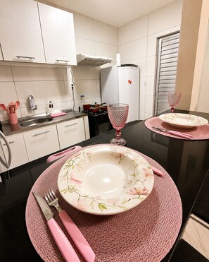 House | Private kitchenette | Electric kettle - Casa rosa - conforto com custo benefício (Belém)