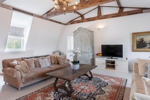 Living area - Stunning views across Bushy Park (Molesey)