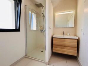 Shower, hair dryer, bidet, towels - House 2 to 6 pers, luminous, cosy, Beach at 600m, Classified tourism   (Bénodet)