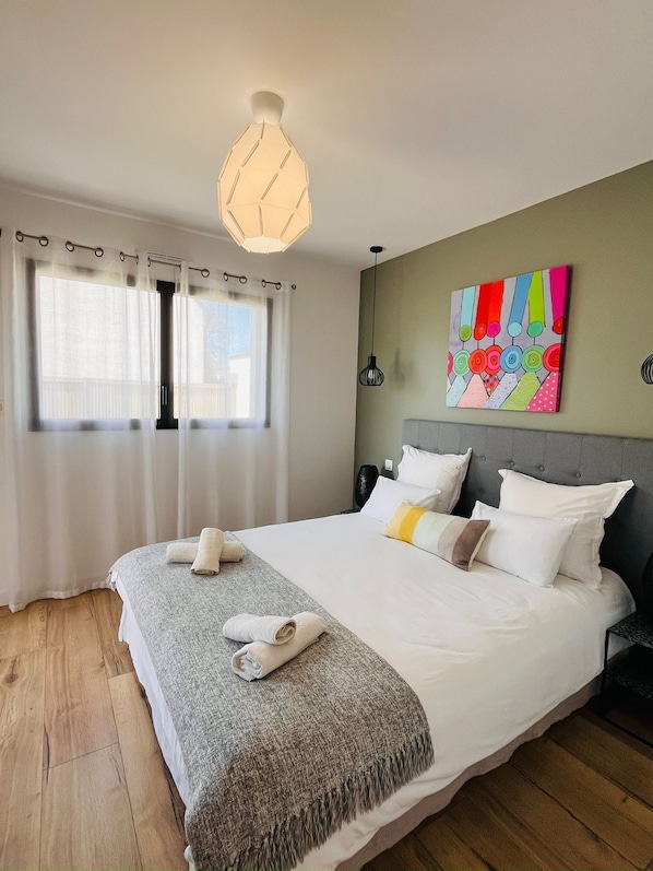 3 habitaciones, escritorio, tabla de planchar con plancha y wifi 