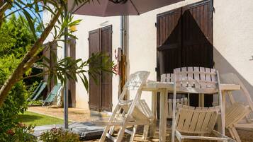 House, 5 Bedrooms, Private Bathroom, Garden View | Terrace/patio