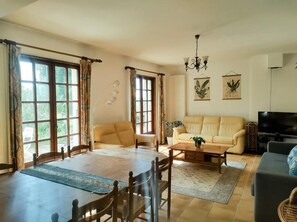 Living area - Les deux sources (Saint-Laurent-en-Royans)