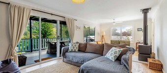 Relaxed Beach House Near Broulee Beach