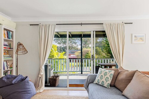 Relaxed Beach House Near Broulee Beach